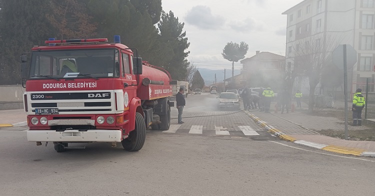 Yangın çıkan otomobilde hasar oluştu