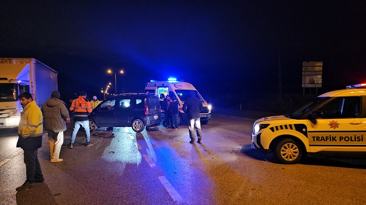 Yol ayrımında çarpıştılar: 5 yaralı