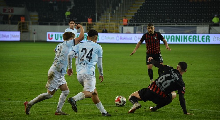 Çorum FK evinde farklı kazandı