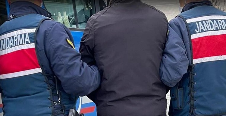 İşe yerleştirme vaadiyle dolandırdı