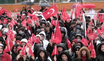 Okullar Bayrak Sevgisi temasıyla başladı