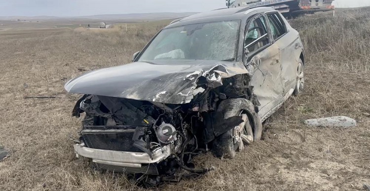 Tır ile cip çarpıştı: 4 yaralı