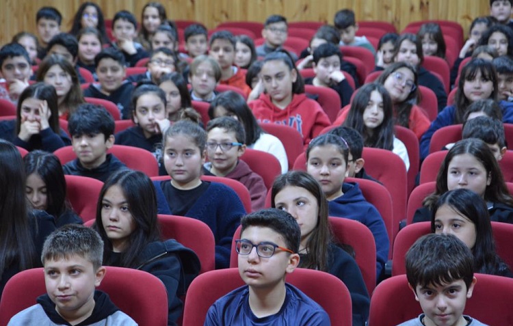 Öğrencilere deprem eğitimi verildi