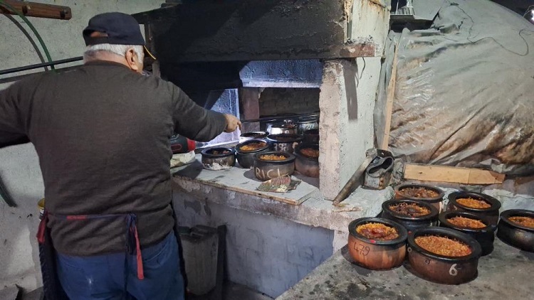 Davul sesini duyan fırınlara koşuyor!