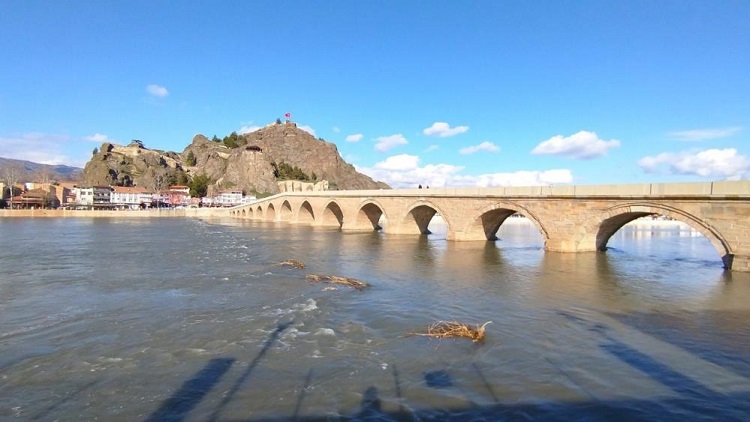 Kış yağışlarıyla Kızılırmak’ın debisi yükseldi