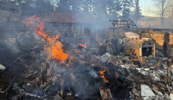 2 katlı ev samanlık ve traktör yandı