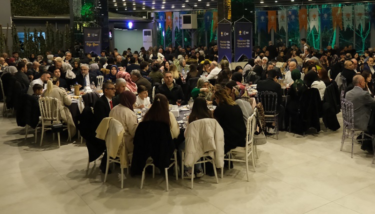 Ak partililer Vefa iftarında buluştu