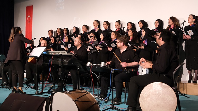 Gönülden Ezgiler Korosu konser verdi