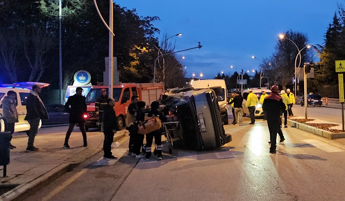 Jandarma kavşağında kaza:2 yaralı