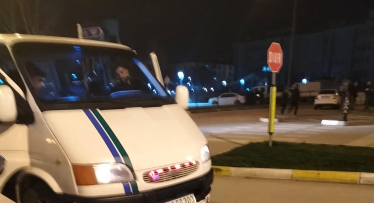 Minibüs sürücüsü yayayı darp etti