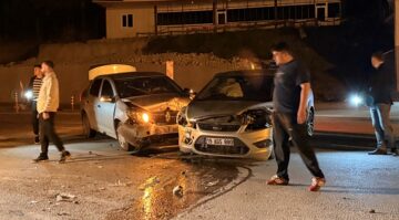 Çarpışan iki otomobildeki 7 kişi yaralandı