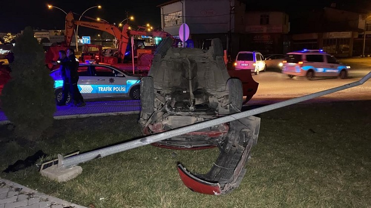 Yoldan çıkarak takla attı:1 yaralı