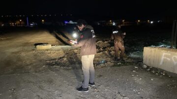 Dövdüler tabancayla vurup kaçtılar!