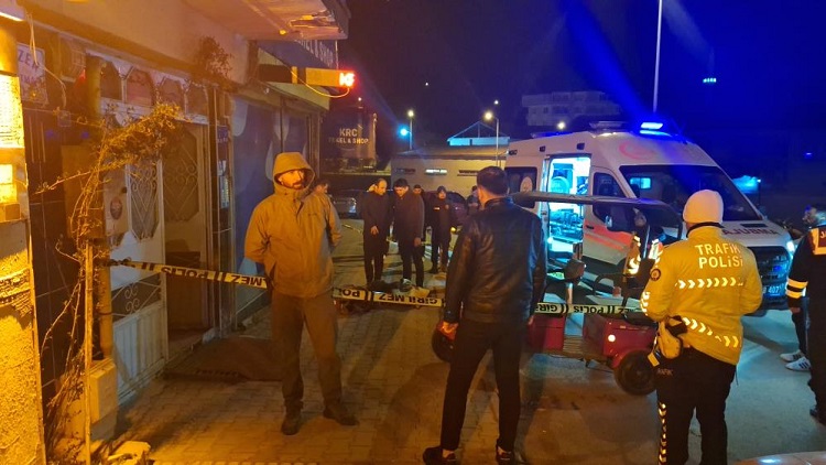 Camdan düşerek hayatını kaybetti