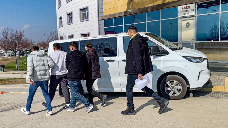 2 firari hükümlü polisten kaçamadı