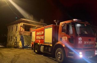 Evin bacasında çıkan yangın korkuttu