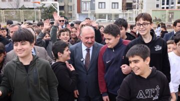 Vali okulları gezdi öğrencileri uyardı