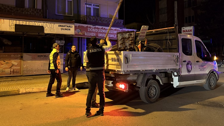 Zabıta ekiplerinden gece denetimi