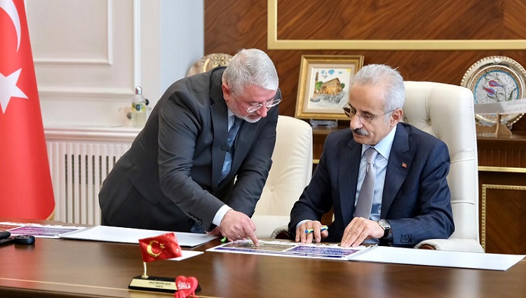 Bakan Uraloğlu Belediye’yi ziyaret etti