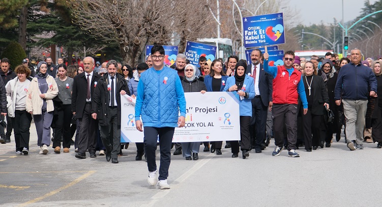 Çorum’da otizm farkındalık yürüyüşü yapıldı