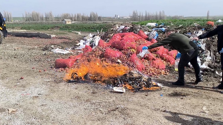 Kaçak sigaralar ve içkiler imha edildi