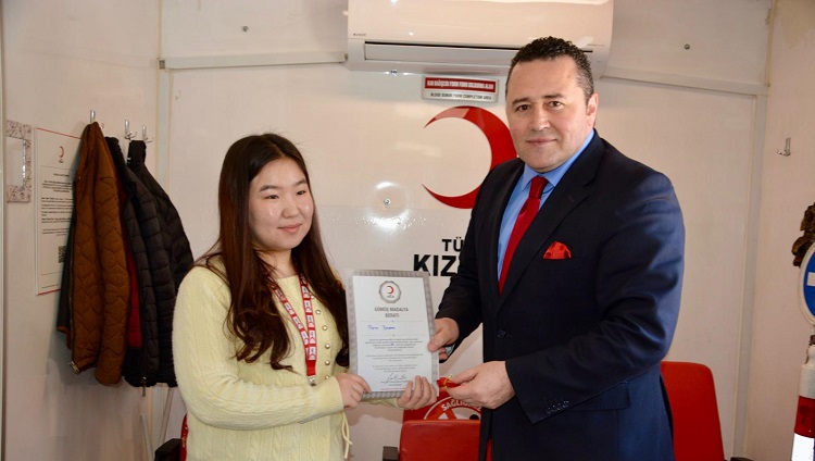 Mete Bayrak’a teşekkür plaketi