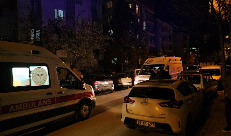 Komşuların kavgasında 2 kişi bıçaklandı