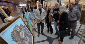 Uluslararası Plastik Sanatlar Sergisi açıldı