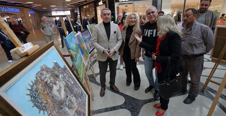 Uluslararası Plastik Sanatlar Sergisi açıldı