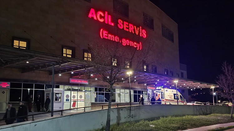 Kavgada bir kişi bıçakla yaralandı