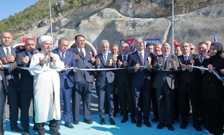 Kırkdilim tünelleri törenle hizmete açıldı