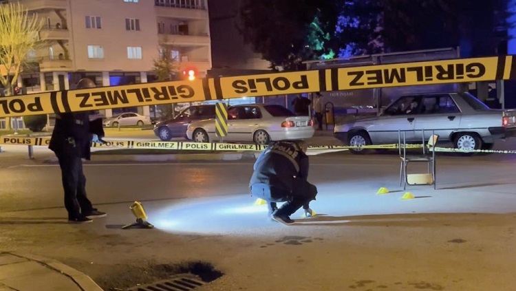 Cadde ortasında silahlı saldırıya uğradı