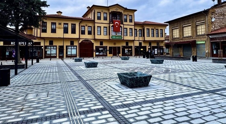 Yeni meydanın ismi belli oldu