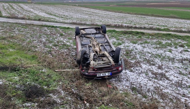 Otomobil şarampole yuvarlandı: 3 yaralı