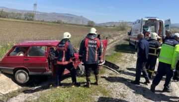 Kafa kafaya çarpıştılar:3 yaralı