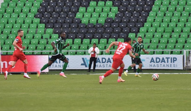 Çorum FK deplasmanda coştu