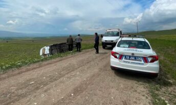Öğrenci servisi kaza yaptı:1 yaralı