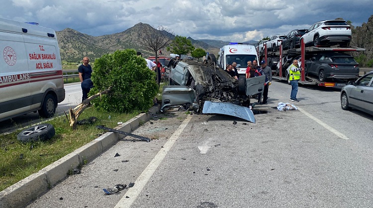 Takla atan otomobildeki 4 kişi yaralandı