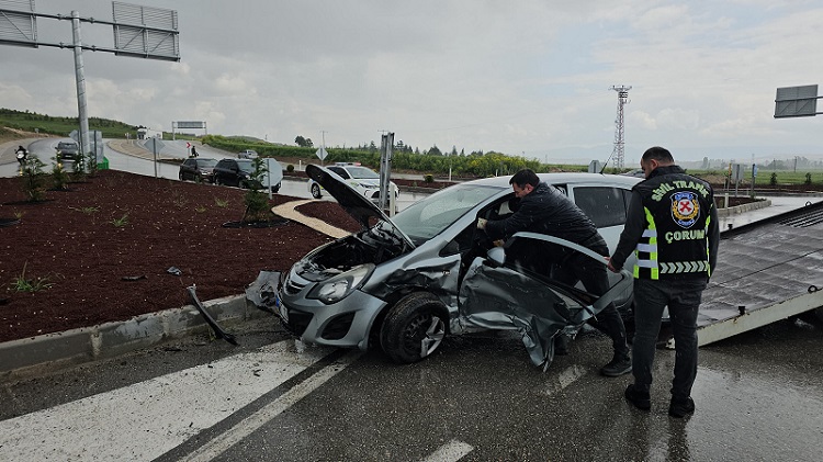 Kavşakta çarpıştılar 7 kişi yaralandı