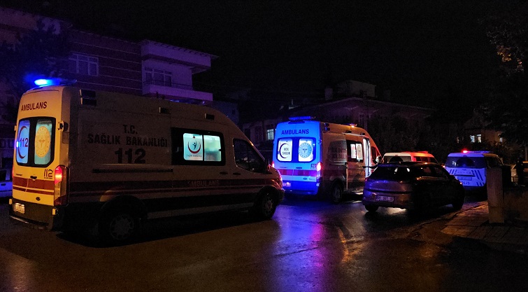 17 yaşındaki iki genç bıçakla yaralandı