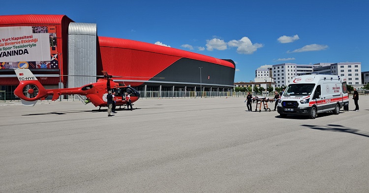 Helikopter 2 yaşındaki çocuk için havalandı