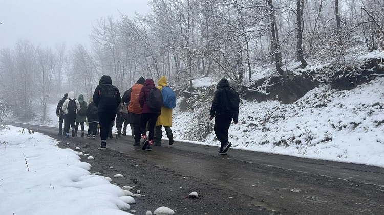Karın tadını doğada yürüyerek çıkardılar