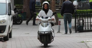Evde anne sokakta motokurye oldu