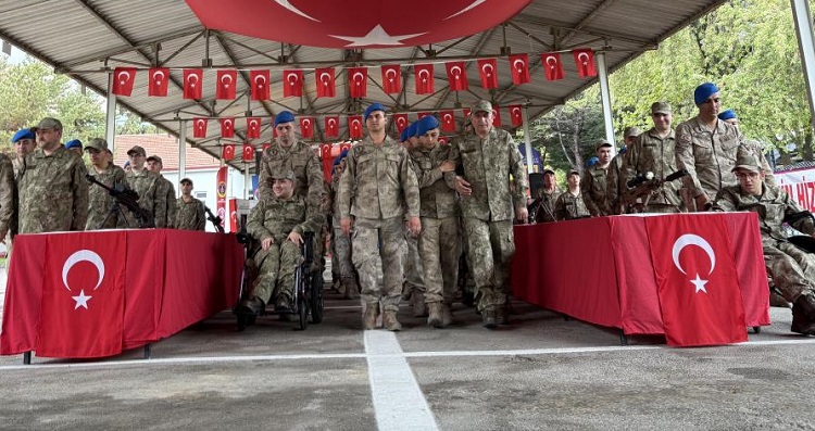 Özel bireyler üniforma giyip yemin ettiler