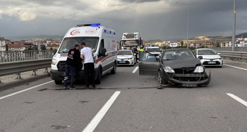 Tır ile otomobil çarpıştı: 1 yaralı