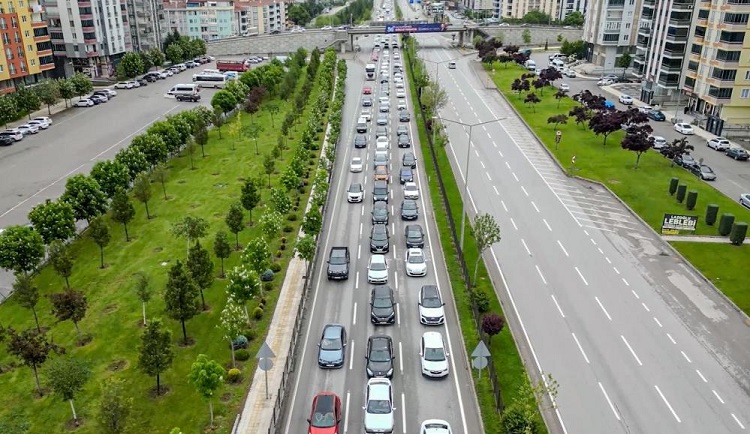 Bayram yoğunluğu havadan görüntülendi