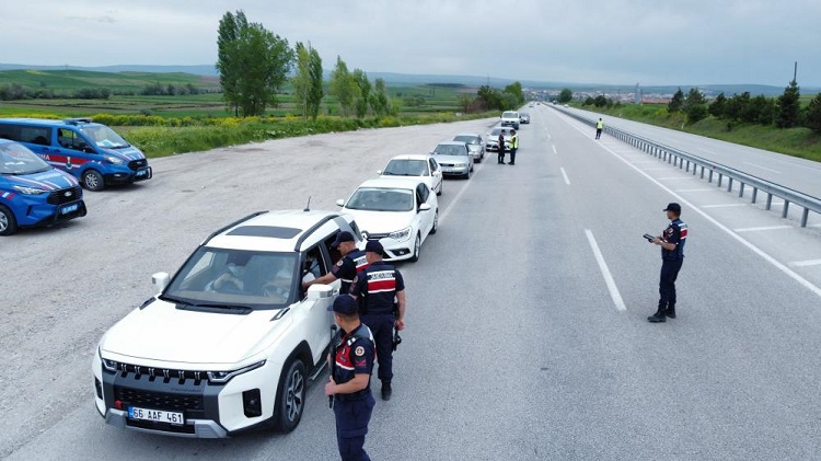 Jandarma’nın bayram tedbirleri sürüyor